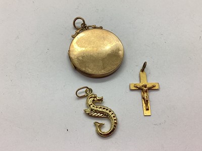 Lot 115 - A Vintage Circular Locket Pendant, of plain...