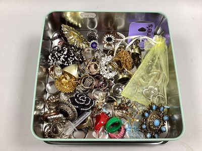 Lot 279 - A Quantity of Modern Costume Rings, to include...