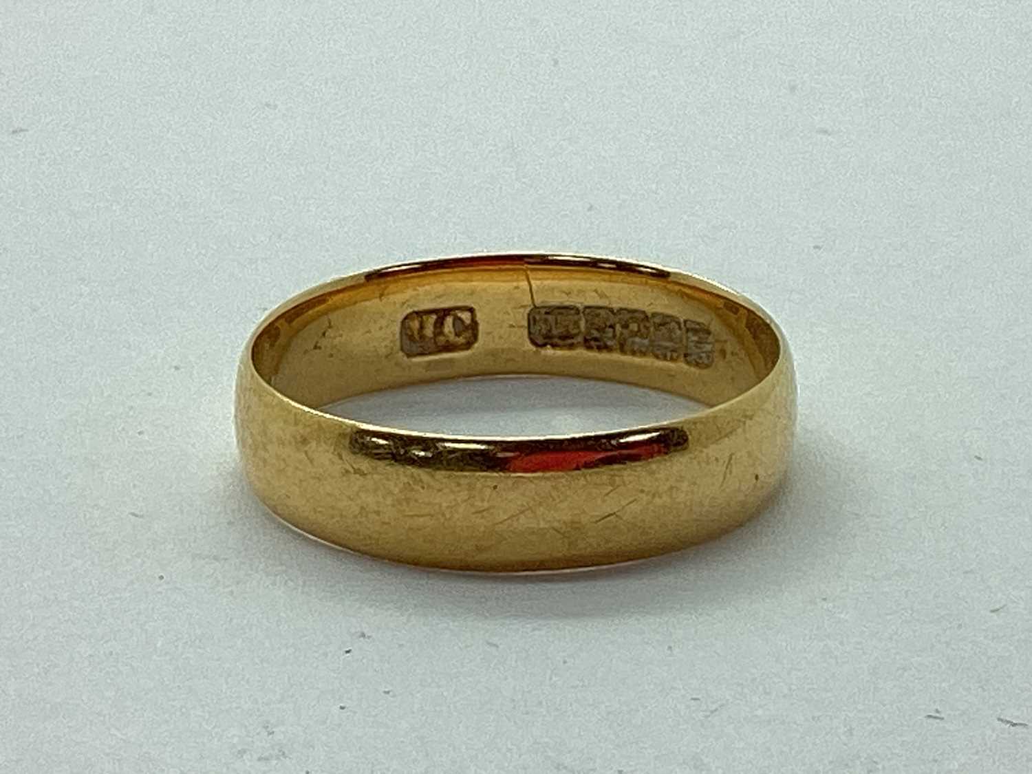 Lot 78 - An 18ct Gold Plain Wedding Ring (finger size...