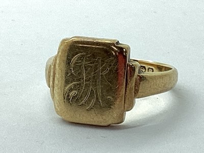 Lot 79 - A 9ct Gold Signet Ring, the initialled...