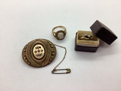 Lot 122 - An Oval Antique Mourning Brooch, of ornate...