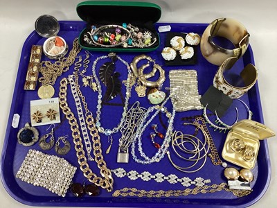 Lot 263 - A Collection of Modern Costume Jewellery, to...
