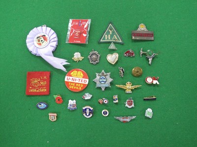 Lot 567 - Lapel Badges, Manchester United Ok by Coffer &...