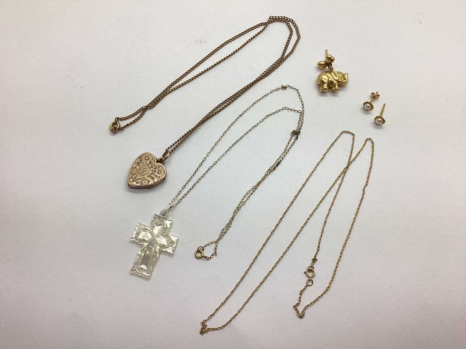 Lot 82 - A Pair of 9ct Gold Dainty Pearl Stud Earrings,...