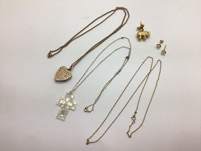 Lot 82 - A Pair of 9ct Gold Dainty Pearl Stud Earrings,...