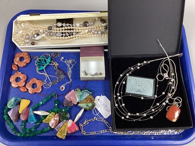 Lot 239 - A Multi Coloured Polished Hardstone Necklace,...