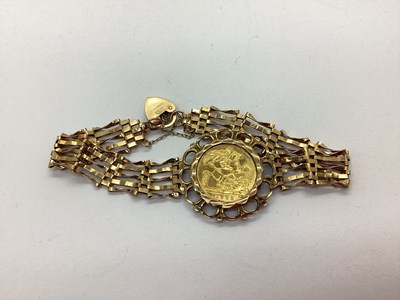 Lot 88 - A 9ct Gold Gate Link Style Bracelet, inset to...