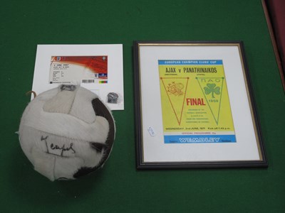Lot 700 - Autographs - Johan Cruyff, ink signed on a...
