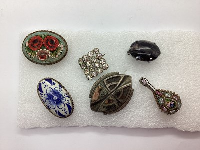 Lot 146 - A Small Collection of Vintage and Later...