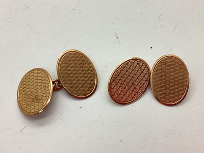 Lot 314 - A Pair of 9ct Gold Gent's Cufflinks, the oval...