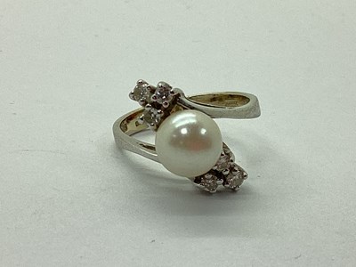 Lot 65 - A Fancy Pearl Set Dress Ring, claw set...