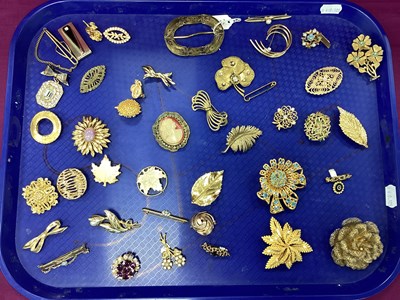 Lot 273 - A Collection of Gilt Metal Brooches, including...