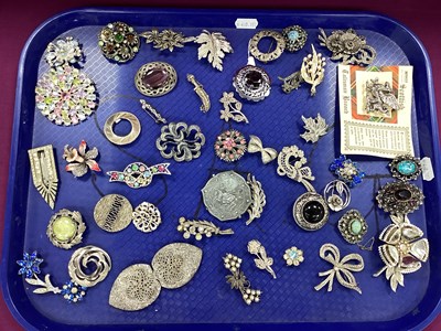 Lot 253 - A Selection of Assorted Brooches, including...