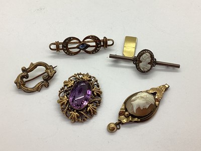 Lot 132 - A Victorian Oval Shell Carved Cameo Inset...