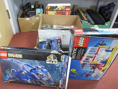 Lot 386 - A quantity of Lego to include #8680 Technic...