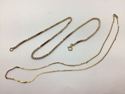 Lot 113 - A Smooth Link Fine Chain, (4.3grams); a...