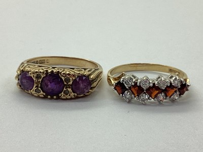 Lot 53 - A 9ct Gold Three Stone Ring, the graduated...