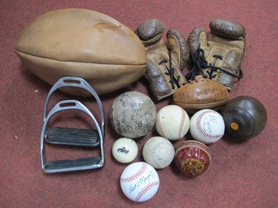 Lot 670A - Eton 4oz Child's Boxing Gloves. Match II...