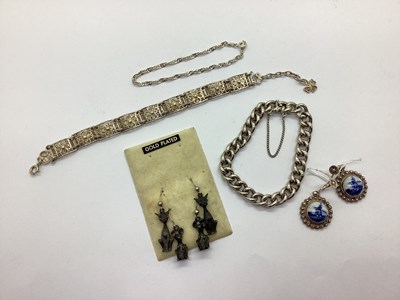 Lot 107 - Novelty Vintage Cat and Mouse Drop Earrings,...