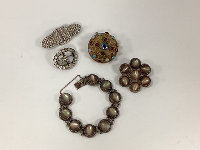 Lot 187 - A Victorian Circular Brooch, hollow domed form...