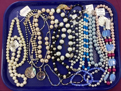 Lot 260 - A Collection of Modern Imitation Pearl Bead...