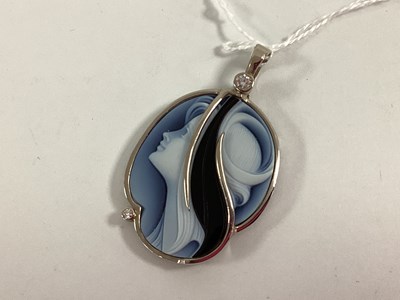 Lot 119 - A Highly Decorative Cameo Style Pendant, the...