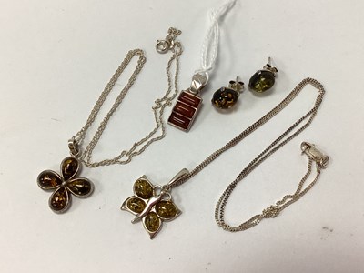 Lot 152 - A Small Collection of Amber Coloured Jewellery,...