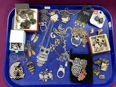Lot 250 - A Collection of Novelty Owl Themed Jewellery,...