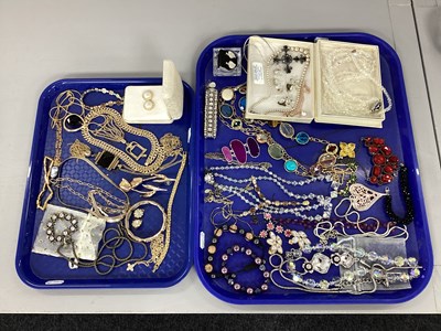 Lot 218 - A Collection of Modern Costume Jewellery, to...