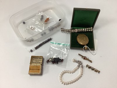 Lot 150 - A Modern Honora Fresh Water Pearl Bead...