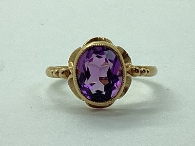 Lot 176 - A Decorative Oval Single Stone Ring, collet...