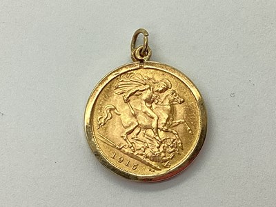 Lot 249 - A 1915 George V Half Sovereign, loose set...