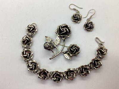 Lot 223 - A Decorative Flowerhead Style Bracelet, of...