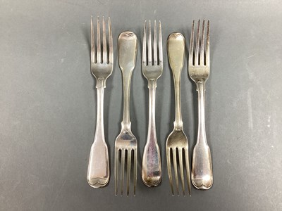 Lot 105 - A Matched Set of Five Hallmarked Silver Fiddle...