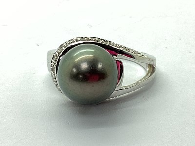 Lot 174 - A Modern 9ct White Gold Peacock Pearl and...