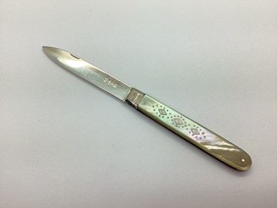 Lot 120 - A Georgian Hallmarked Silver and Mother of...