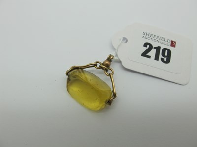 Lot 219 - A 9ct Gold Swivel Fob Pendant. [2010286]