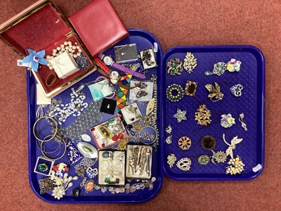 Lot 25 - A Collection of Assorted Costume Jewellery,...