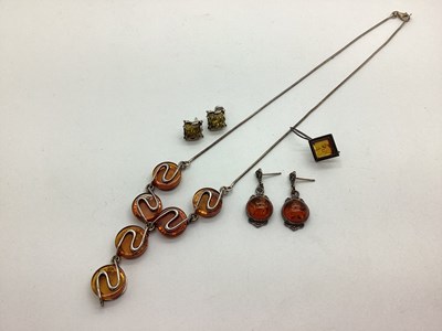 Lot 170 - A Modernist Style Amber Coloured Drop Necklace,...