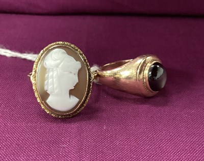 Lot 259 - An Oval Shell Carved Cameo Ring, depicting...