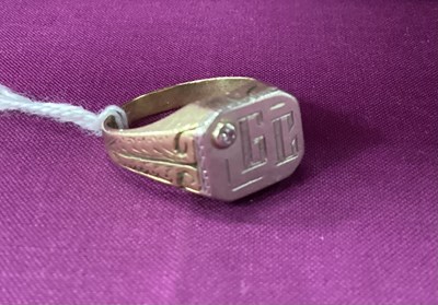 Lot 260 - An Art Deco Style Signet Style Ring,...