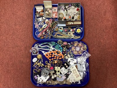 Lot 81 - An Assortment of Costume Jewellery, to include...