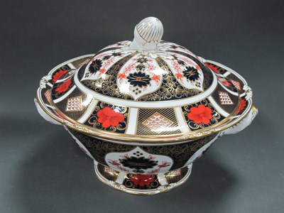 Lot 1093 - A Royal Crown Derby Porcelain Soup Tureen and...