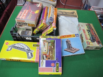 Lot 474 - A quantity of plastic model kits by Faller,...
