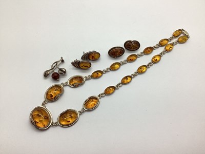 Lot 164 - A Modern Amber Coloured Graduated Necklace of...