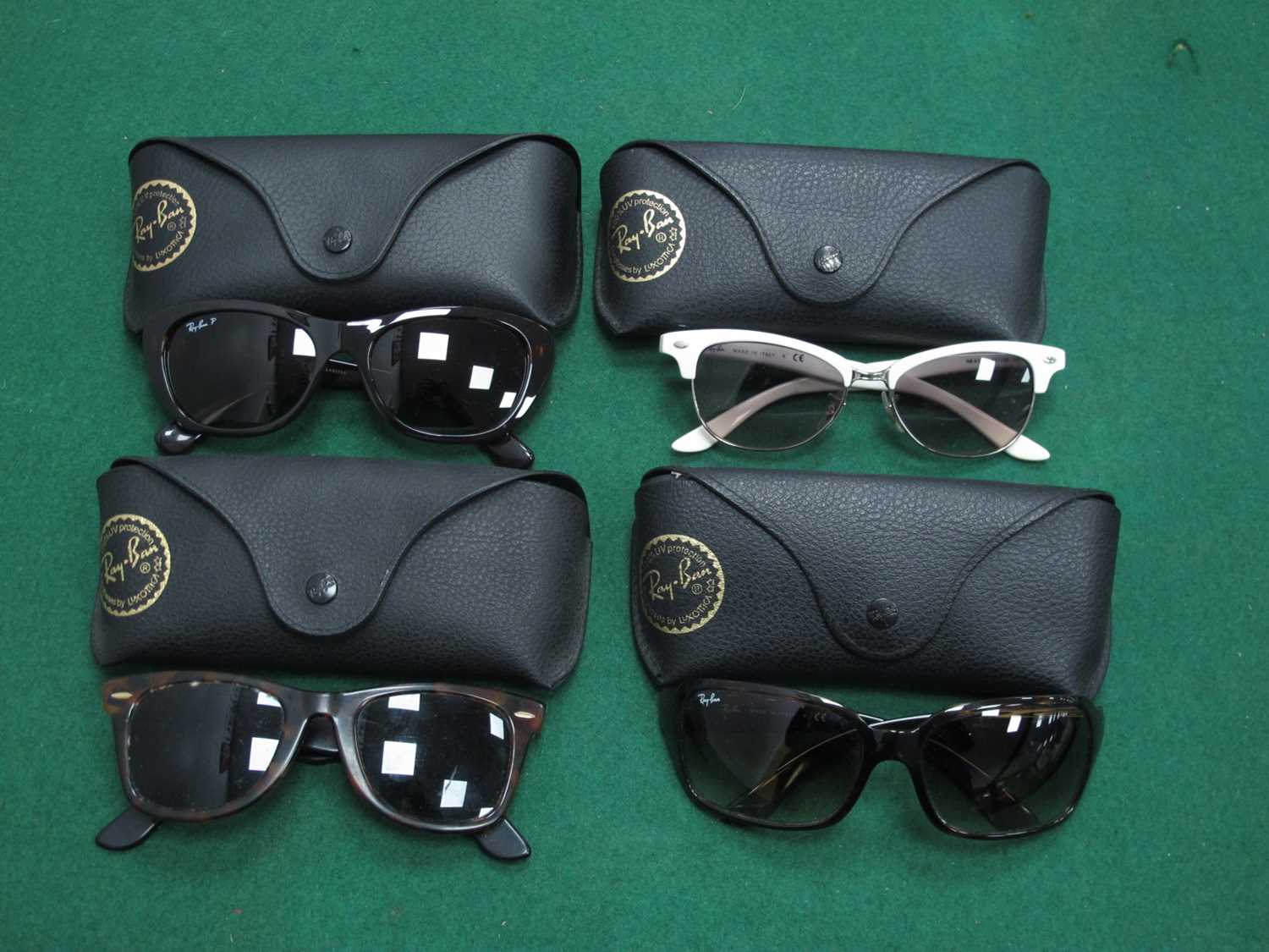 Lot 1313 - Ray-Ban Sunglasses in Ray-Ban Cases. (4) [439293]