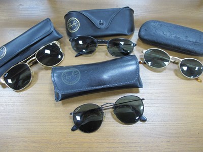 Lot 1428 - Ray-Ban Sunglasses in Ray-Ban Cases. (4) [439233]