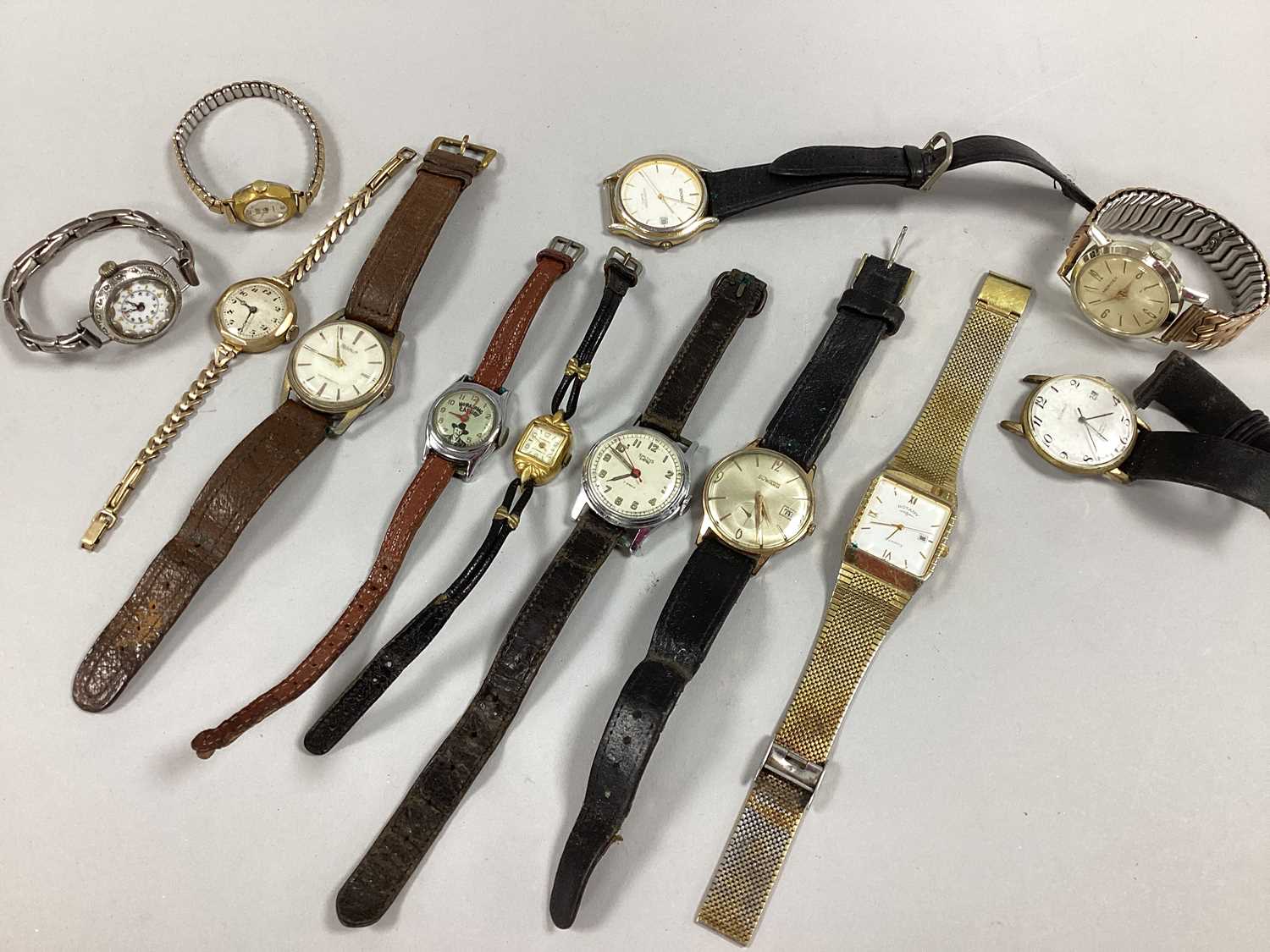 Lot 17 - A Decorative Vintage Ladies Wristwatch, the