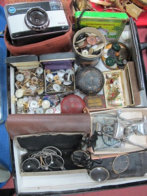 Lot 1416 - Buttons, studs, cuff links badges, spectacles,...