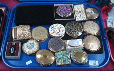 Lot 1334 - Stratton Powder Compacts (9) and boxed set and...